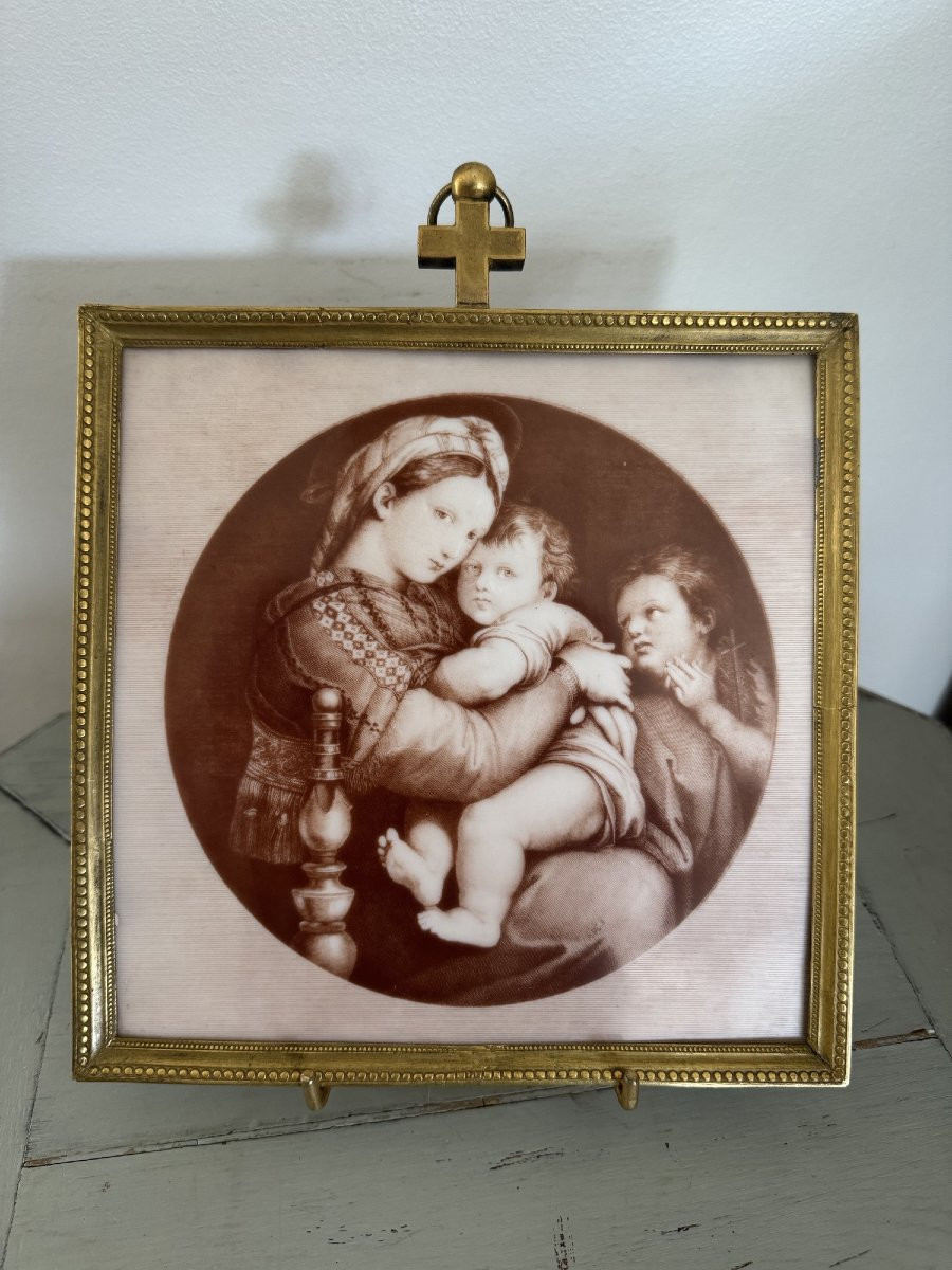 Antique Porcelain Plaque Of The Virgin Mary With A Chair In Its Antique Gilt Brass Frame, 19th Century-photo-1