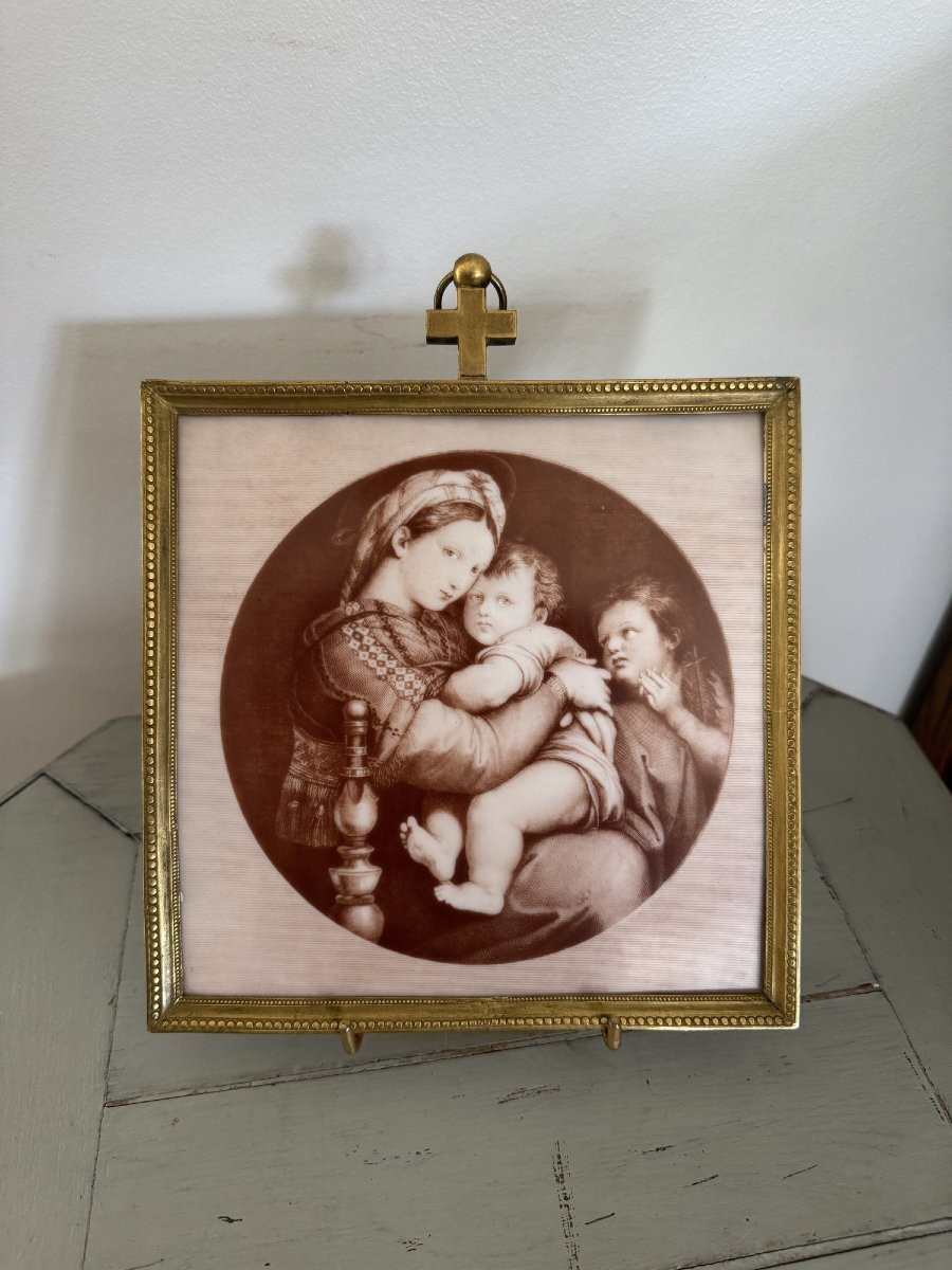 Antique Porcelain Plaque Of The Virgin Mary With A Chair In Its Antique Gilt Brass Frame, 19th Century-photo-2