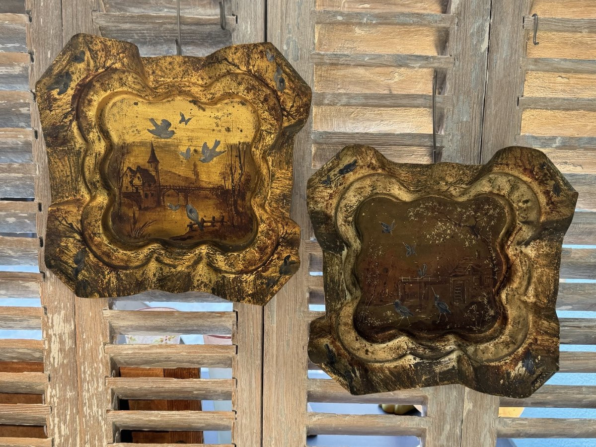 Antique Pair Of Decorative Trays In Hand-painted And Gilded Patinated Metal, 19th Century, Italy-photo-1