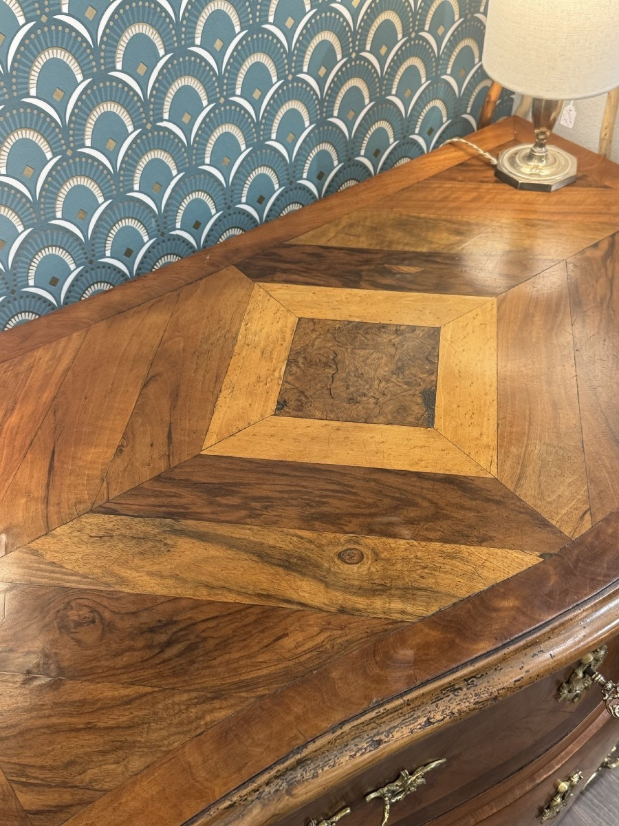 Ancienne et petite commode galbée en marqueterie dans le gout de Hache epoque XIX eme siècle-photo-2
