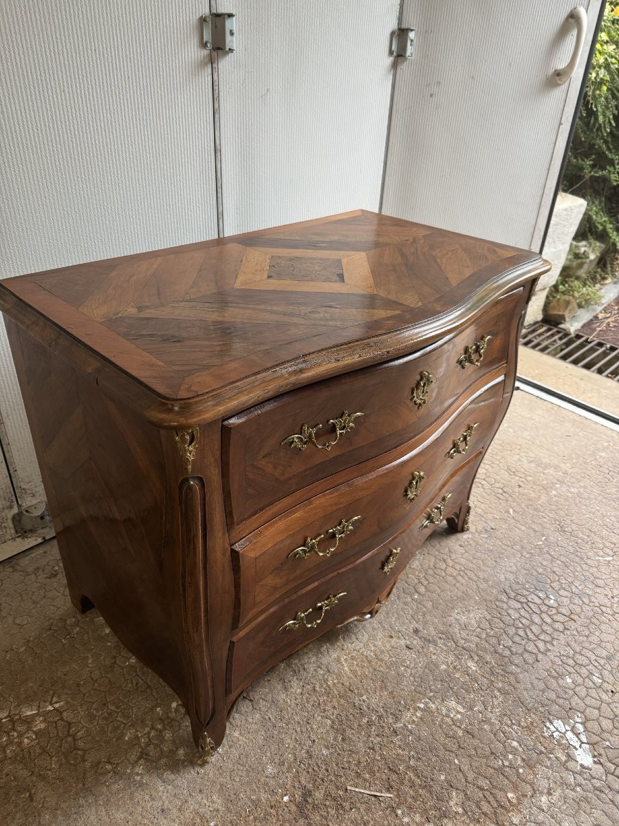 Ancienne et petite commode galbée en marqueterie dans le gout de Hache epoque XIX eme siècle-photo-2