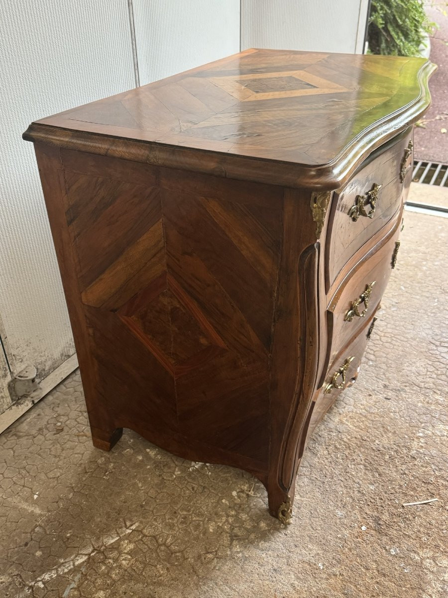 Ancienne et petite commode galbée en marqueterie dans le gout de Hache epoque XIX eme siècle-photo-3