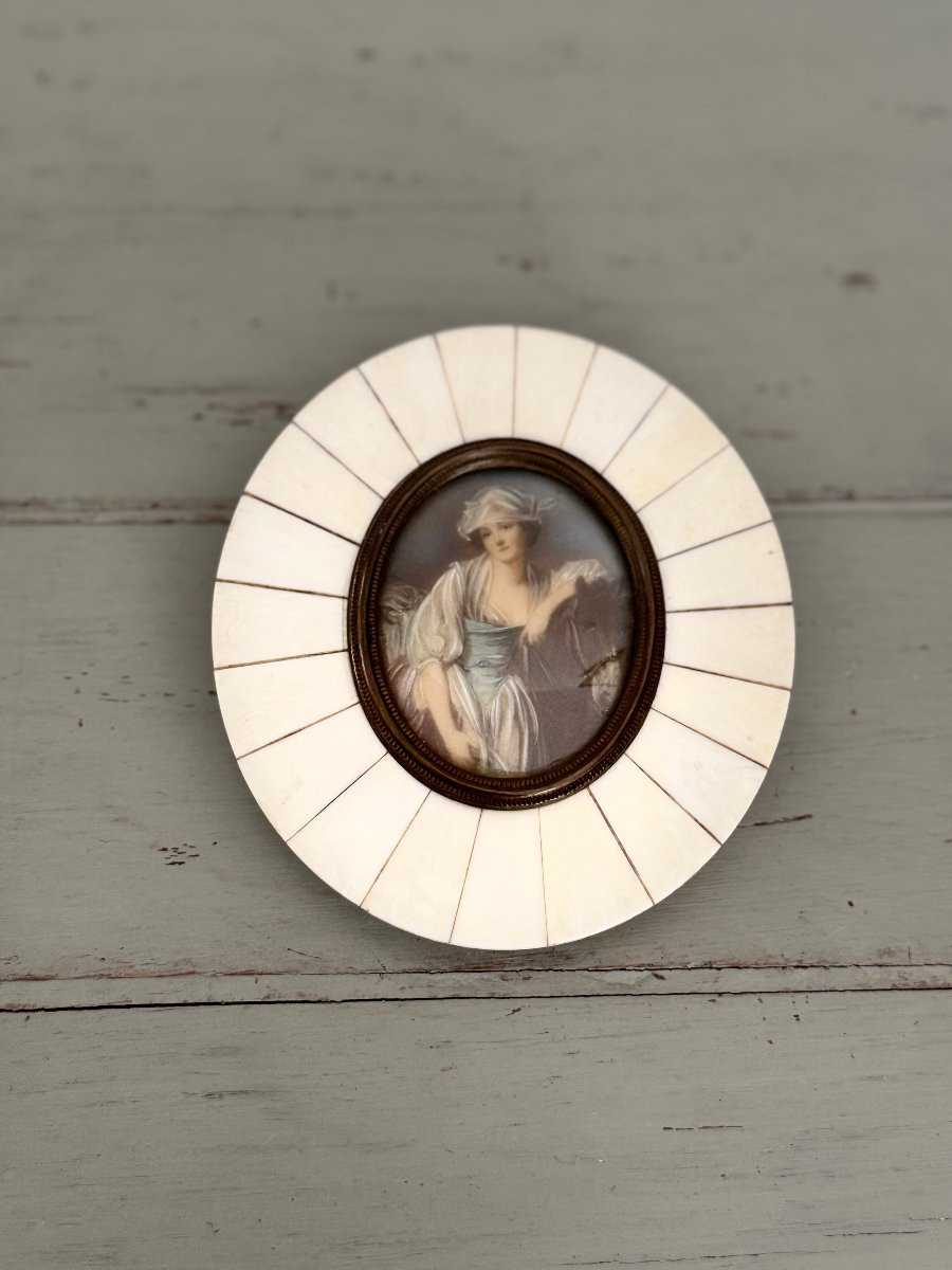 Old And Small Miniature On Ivory In A Plaquette Frame From The End Of The 19th Century, Old Painting-photo-4