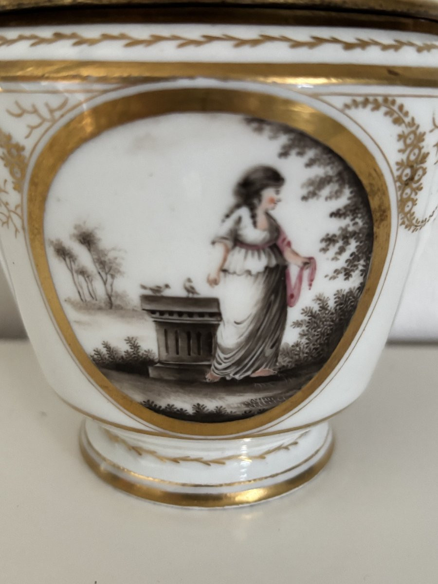 Ancien sucrier en porcelaine de Paris fin XVIII eme epoque Louis XVI directoire à décor peint -photo-3