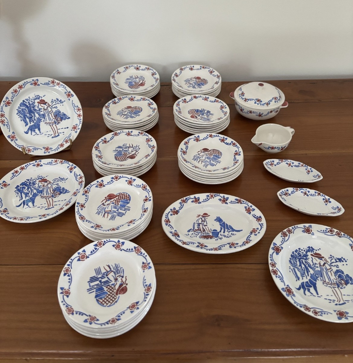 Ancien service de table complet jouet jeu dinette en faience début XX eme 57 pieces poupée