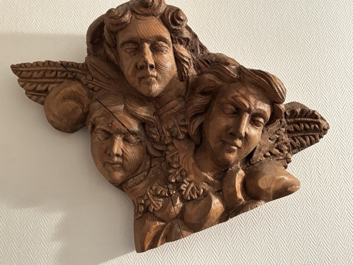 An Imposing Antique Sculpture, A Piece Of Woodwork Featuring Carved Angels And Putti, Dating From The 18th Century.-photo-3