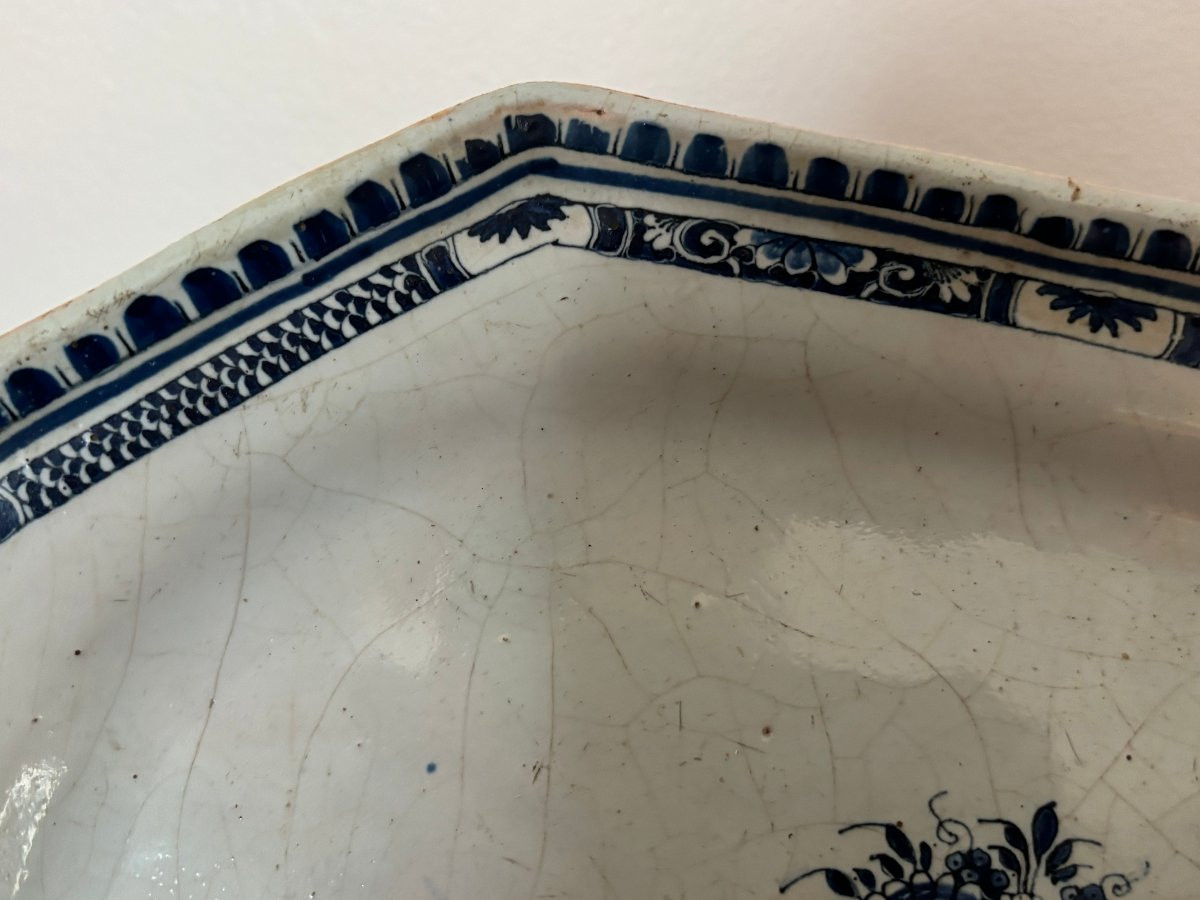 Ancien plat en faience de Rouen XVIII eme siècle Guillibaud epoque Louis XV Faïence banette-photo-4