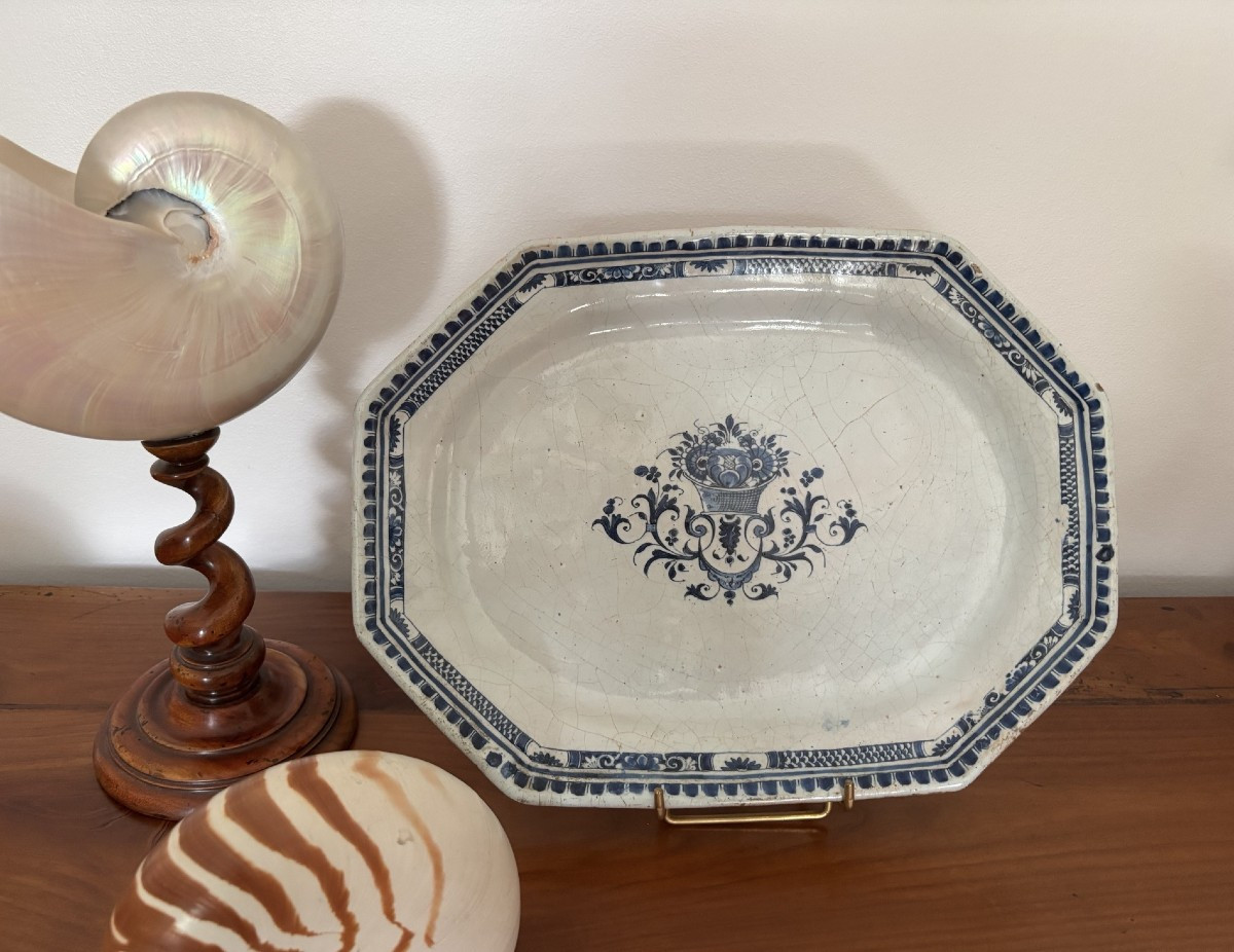 Ancien plat en faience de Rouen XVIII eme siècle Guillibaud epoque Louis XV Faïence banette