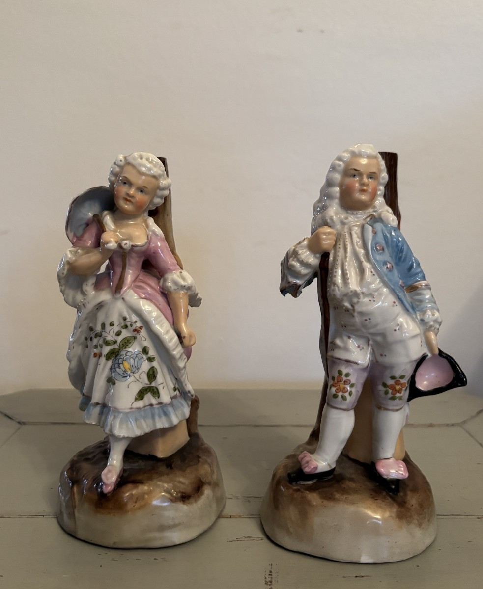 Ancienne paire de sujet en porcelaine : les marquis fin XIX eme siècle, formant bougeoirs