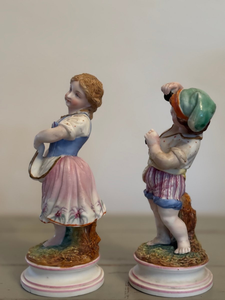 Ancienne paire de sujets  en biscuit de porcelaine : les napolitains epoque XIX eme siecle-photo-3