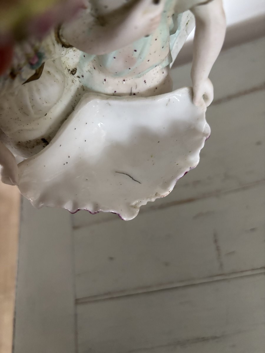 Antique Late 19th-century Polychrome Biscuit Porcelain Holy Water Font With Two Angels, In Good Condition.-photo-2