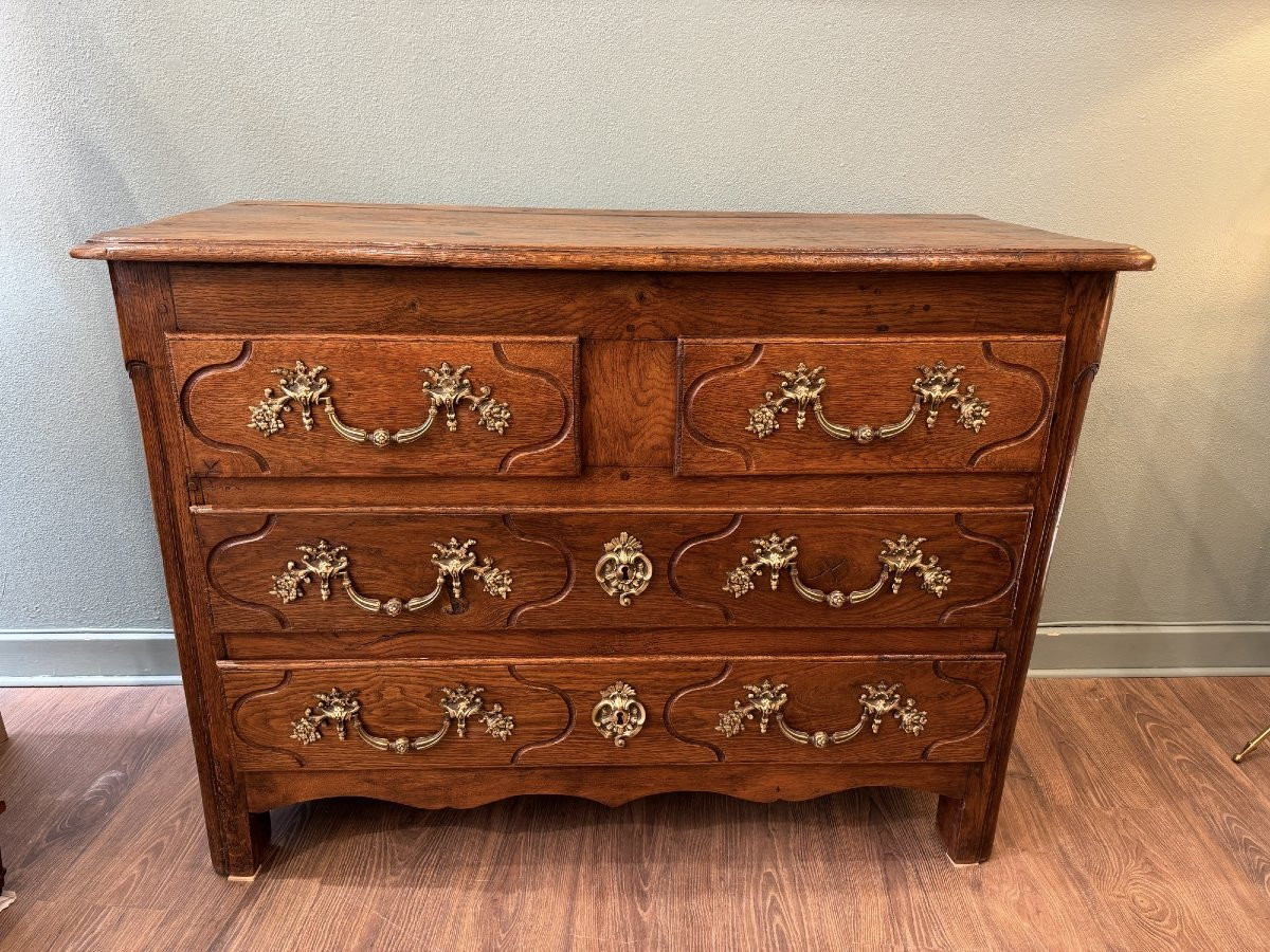 Ancienne Commode Louis XIV Parisienne En Chêne Du XVIII Eme Siècle Poignée Bronze 4 Tiroirs-photo-2