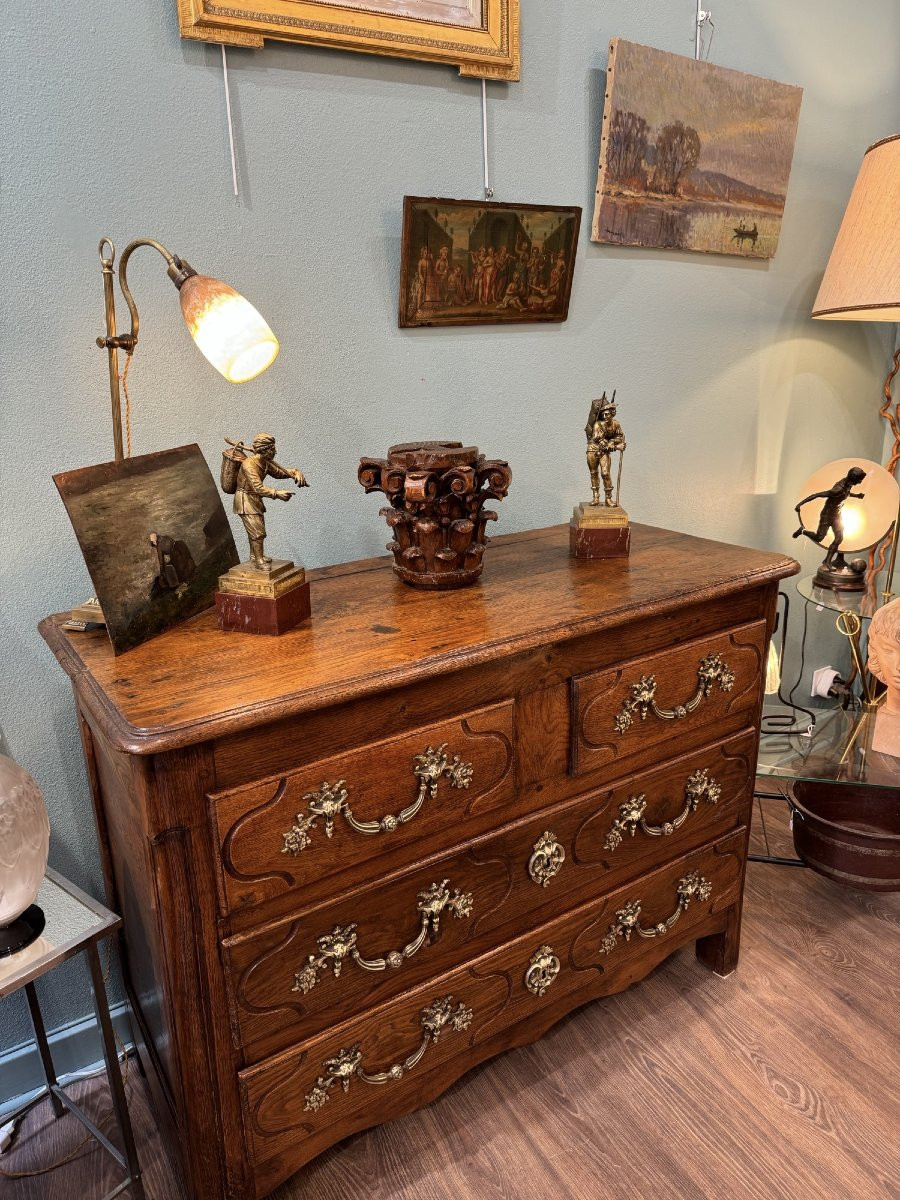 Ancienne Commode Louis XIV Parisienne En Chêne Du XVIII Eme Siècle Poignée Bronze 4 Tiroirs-photo-3