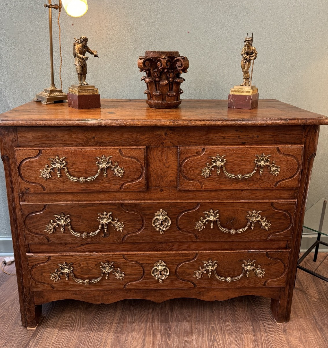 Ancienne Commode Louis XIV Parisienne En Chêne Du XVIII Eme Siècle Poignée Bronze 4 Tiroirs