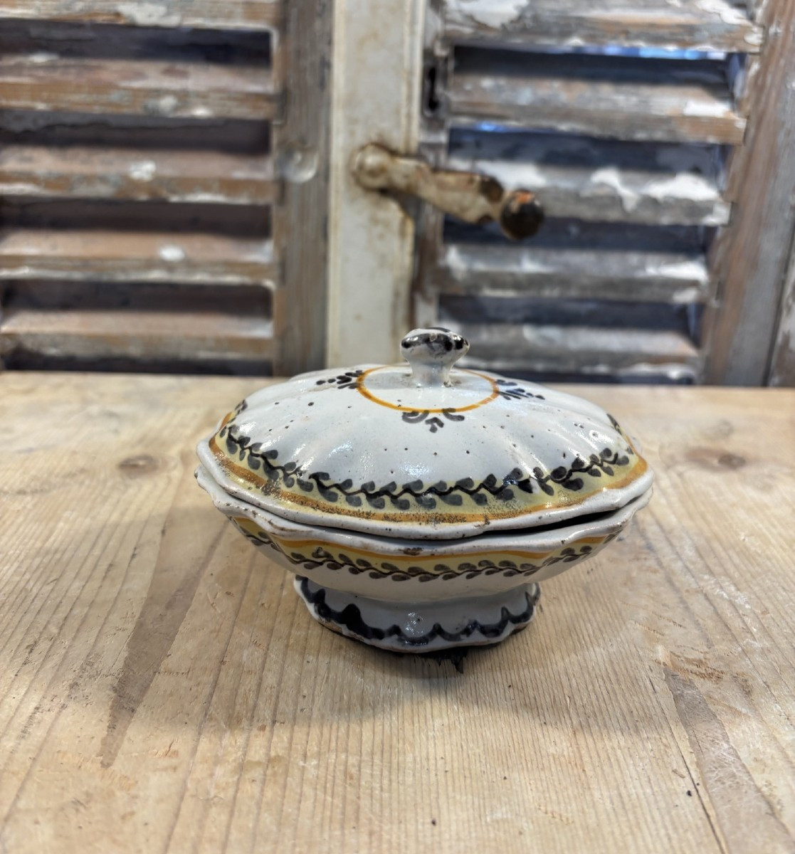 Originale petite soupière saleron Nevers Faience XVIII eme  faïence ancienne boite epice 
