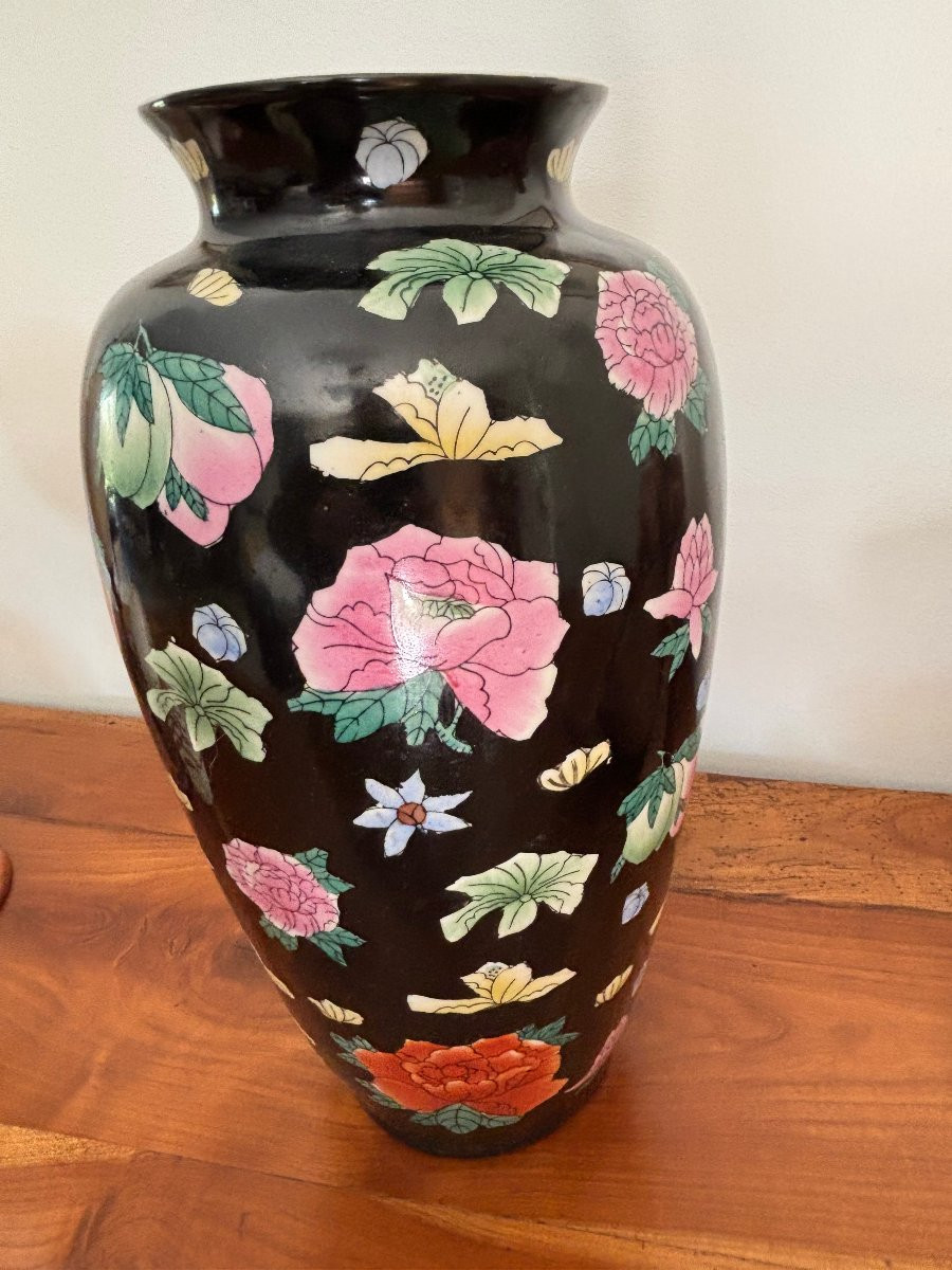 Antique Porcelain Vase, Asian Origin, Circa 1900, Floral Decoration On A Black Background, 37 Cm-photo-4