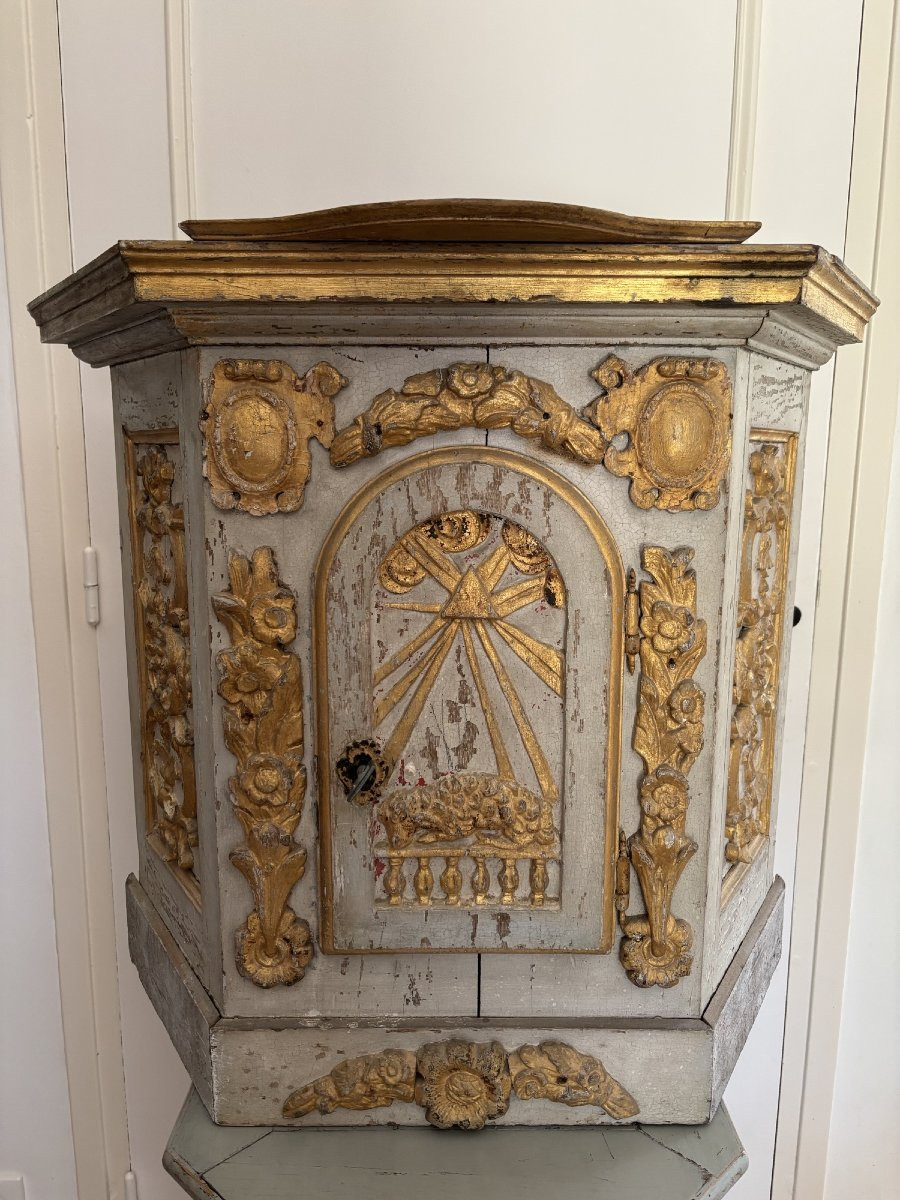 Ancien tabernacle en bois doré et laqué epoque XVIII eme siècle agneau pascal  61 par 70 par 33-photo-1