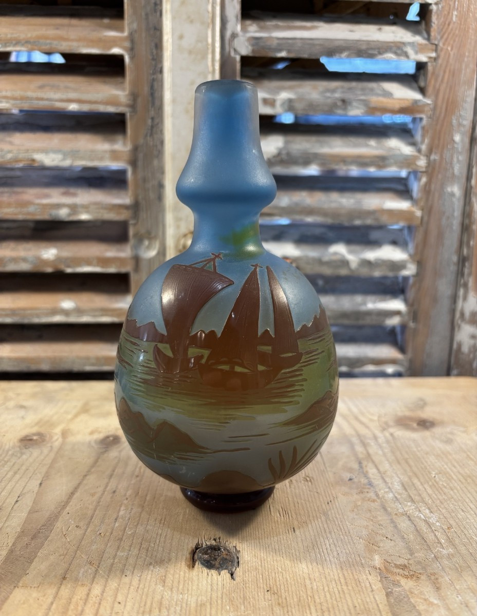 Ancien petit vase en verre multi couche art nouveau par De Vez pantin era muller daum galle