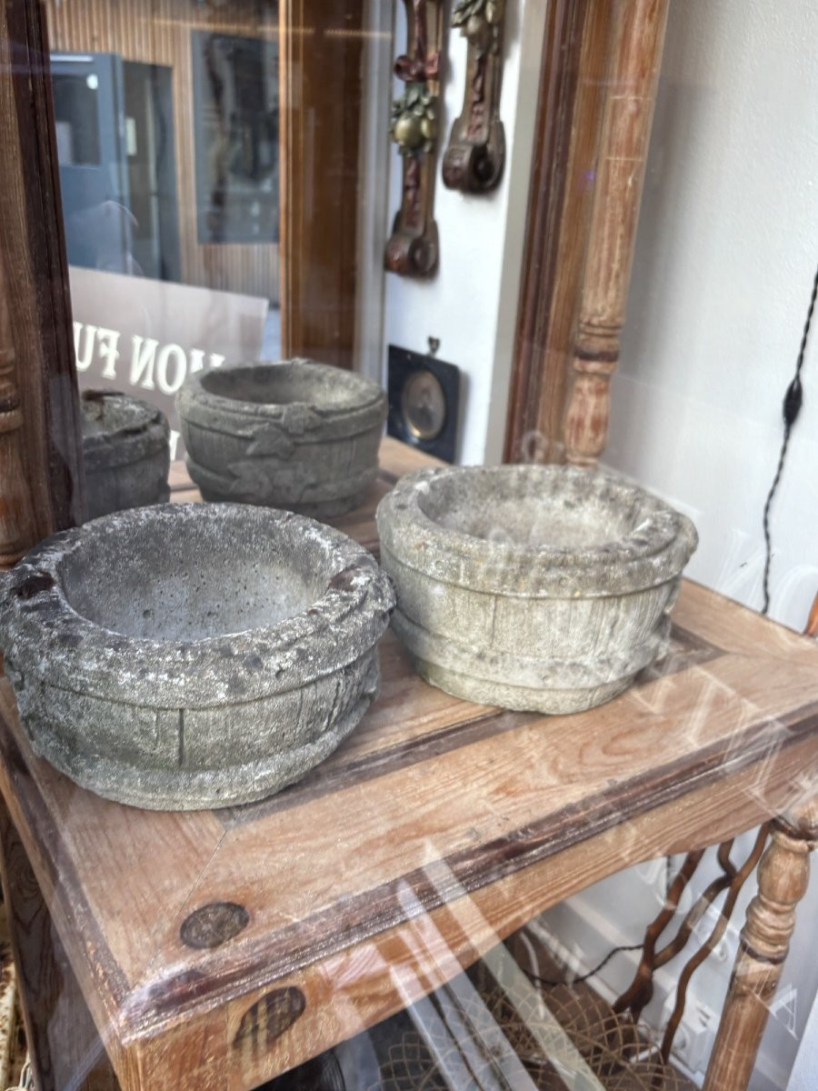 Ancienne paire de petits pots ou bassin de jardin en pierre reconstituée milieu XX eme -photo-3