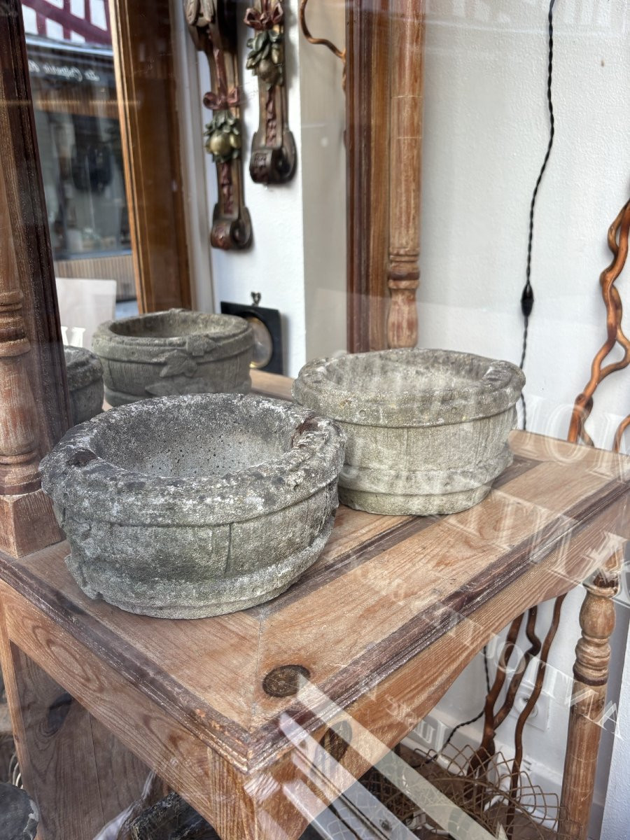 Ancienne paire de petits pots ou bassin de jardin en pierre reconstituée milieu XX eme -photo-4