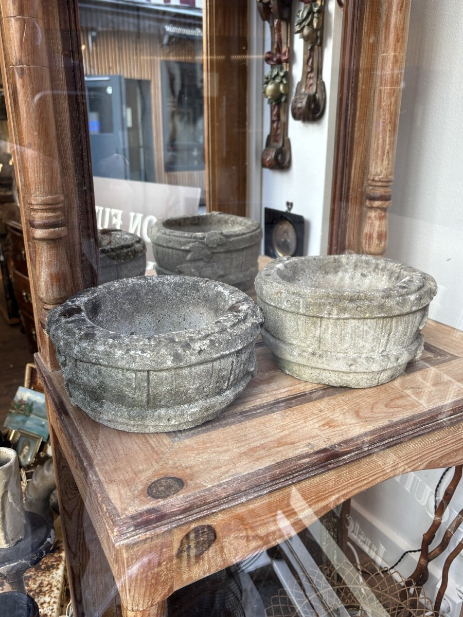 Ancienne paire de petits pots ou bassin de jardin en pierre reconstituée milieu XX eme 
