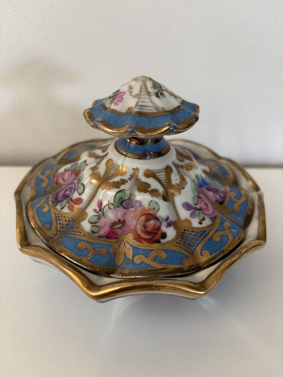 Antique Sèvres Blue Porcelain Bonbonnière Late 19th Century Painted Floral Decoration-photo-3
