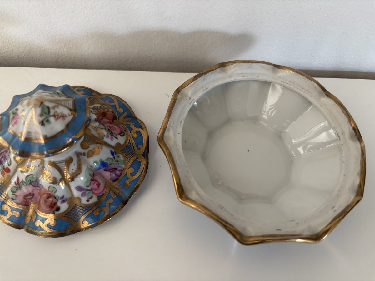 Antique Sèvres Blue Porcelain Bonbonnière Late 19th Century Painted Floral Decoration-photo-4