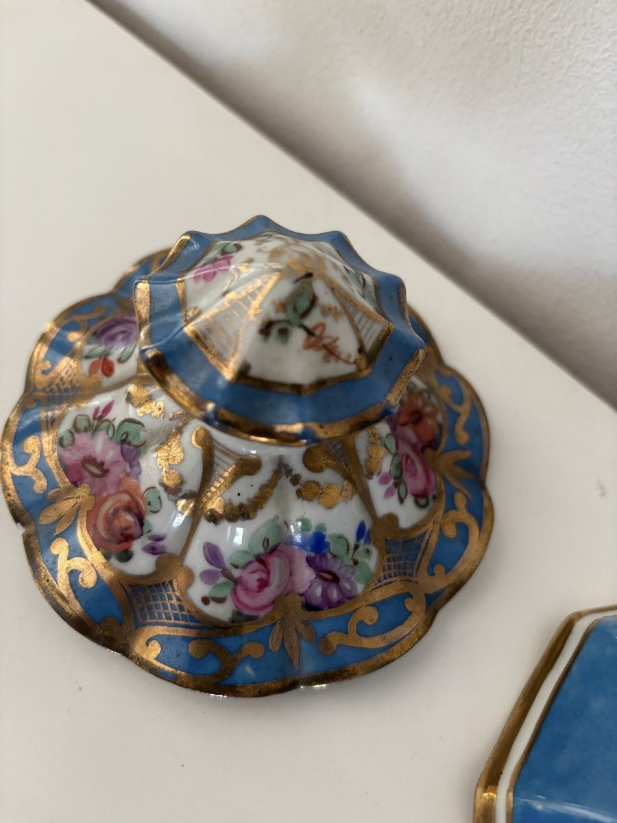 Antique Sèvres Blue Porcelain Bonbonnière Late 19th Century Painted Floral Decoration-photo-6