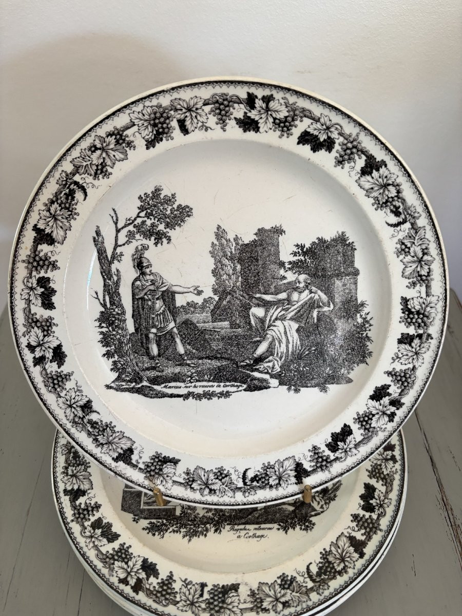 Ensemble de 8 assiettes de Creil vers 1820 décor à l'antique XIX siècle -photo-4