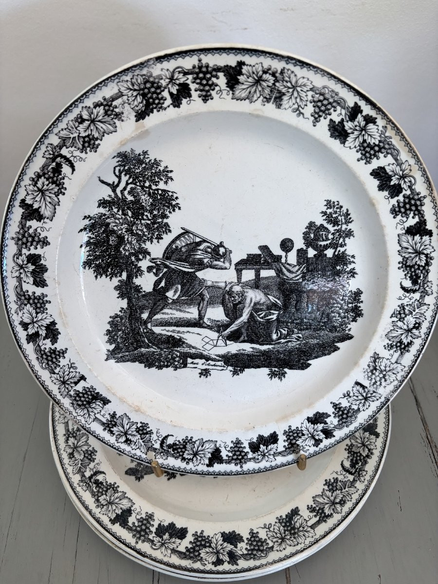Ensemble de 8 assiettes de Creil vers 1820 décor à l'antique XIX siècle -photo-5