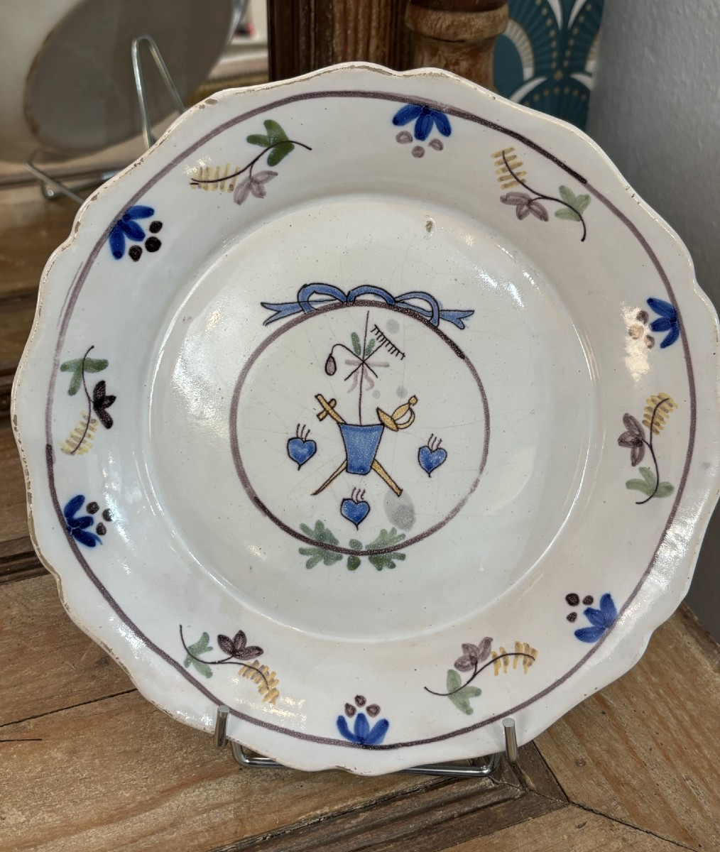 Ancienne assiette en faience de Nevers révolutionnaire fin XVIII début XIX eme faïence 3 ordres