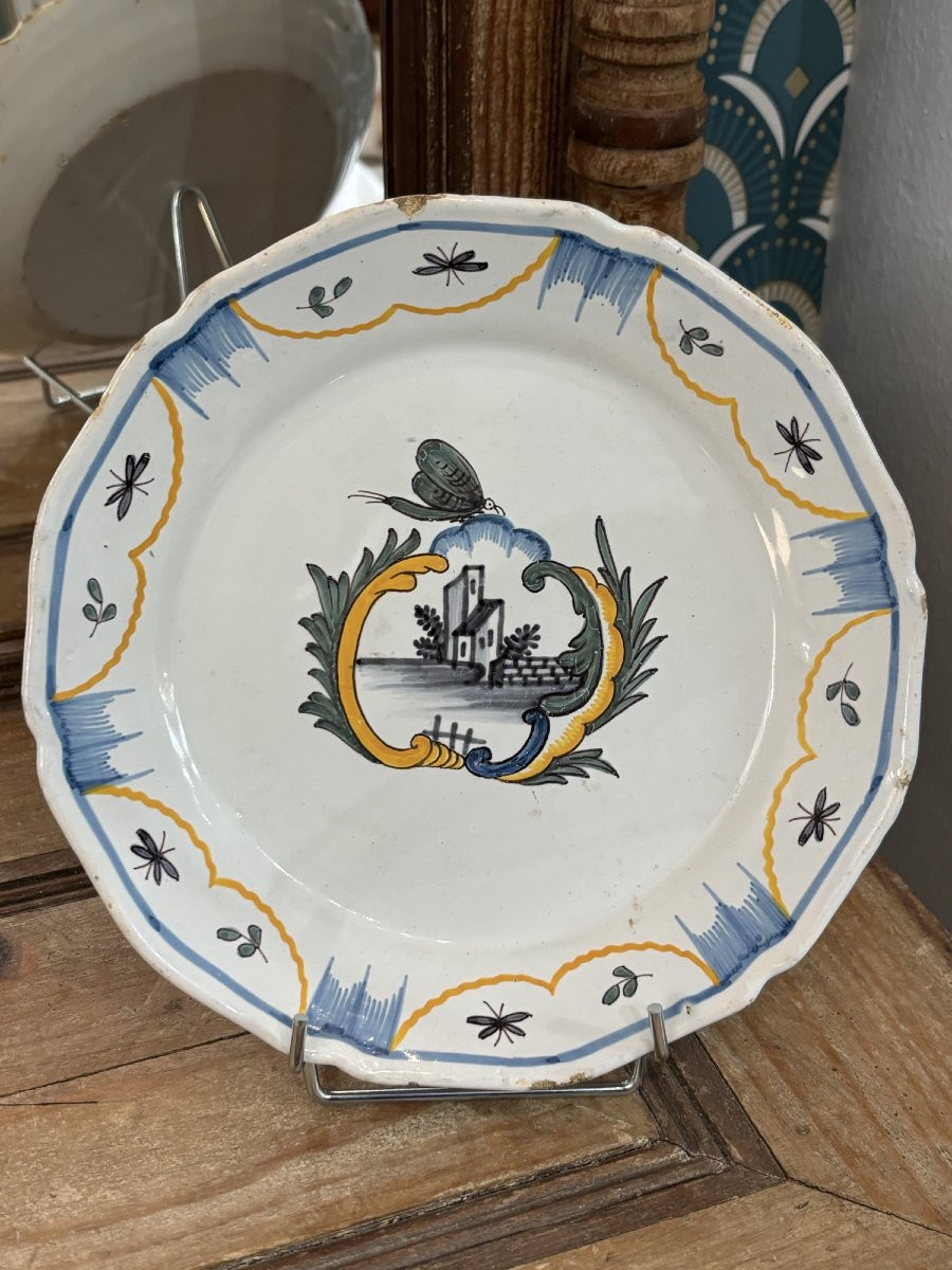 Antique Nevers Earthenware Plate 18th Century Cartouche Butterfly Décor Earthenware-photo-1