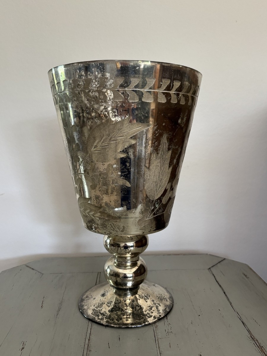 Tres grand verre dit églomisé à décor floral début XIX eme siècle mariage calice 