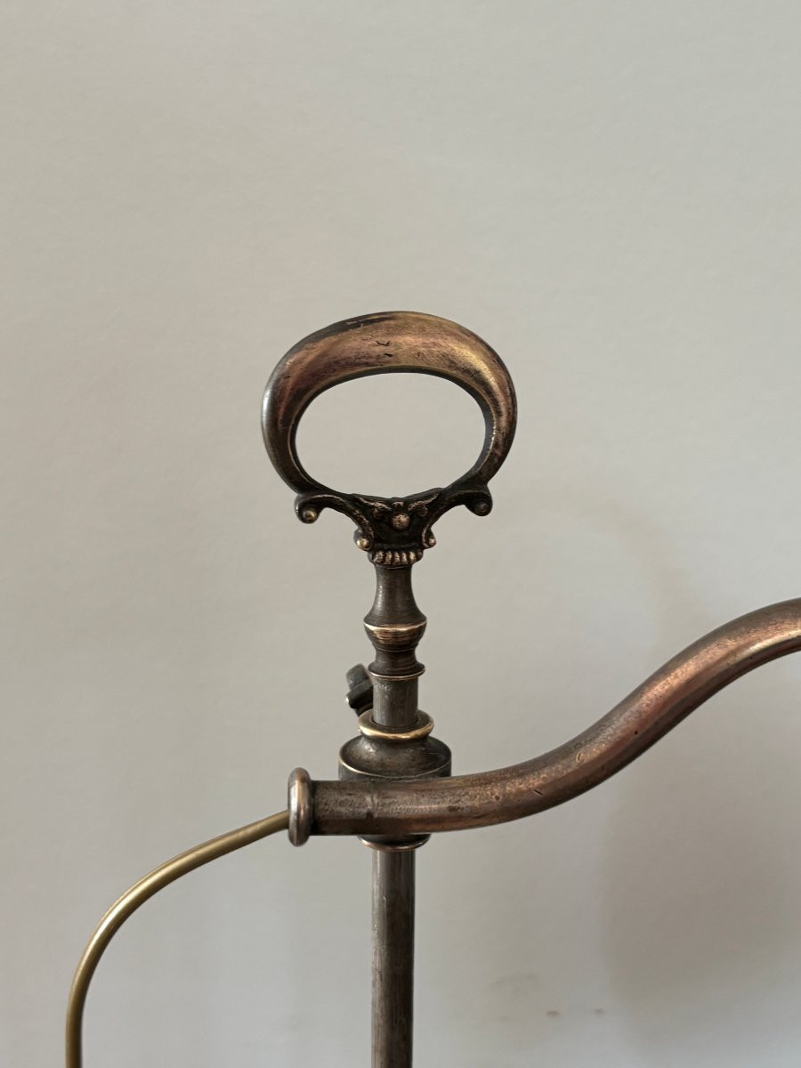 Ancienne lampe de bureau à poser vers 1900 en laiton avec son opaline vert anglais-photo-4