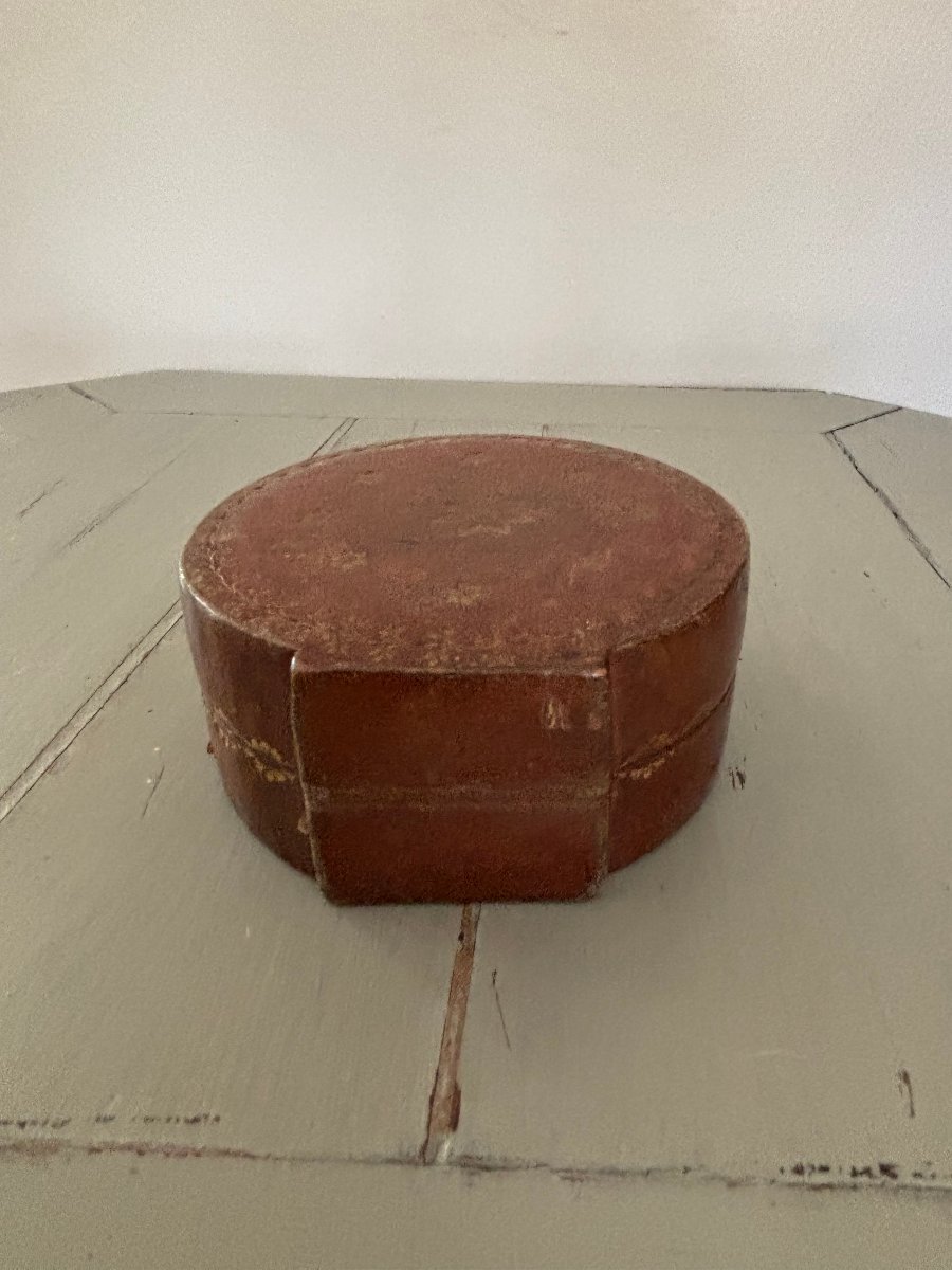 Antique Small Round Box In Embossed Leather 18th Century Box Set-photo-2