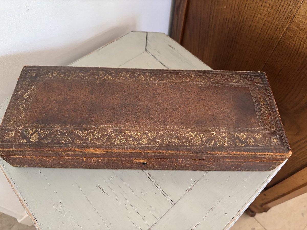 Ancienne boite en cuir gaufre or epoque fin du XIX eme gants , coffret -photo-2