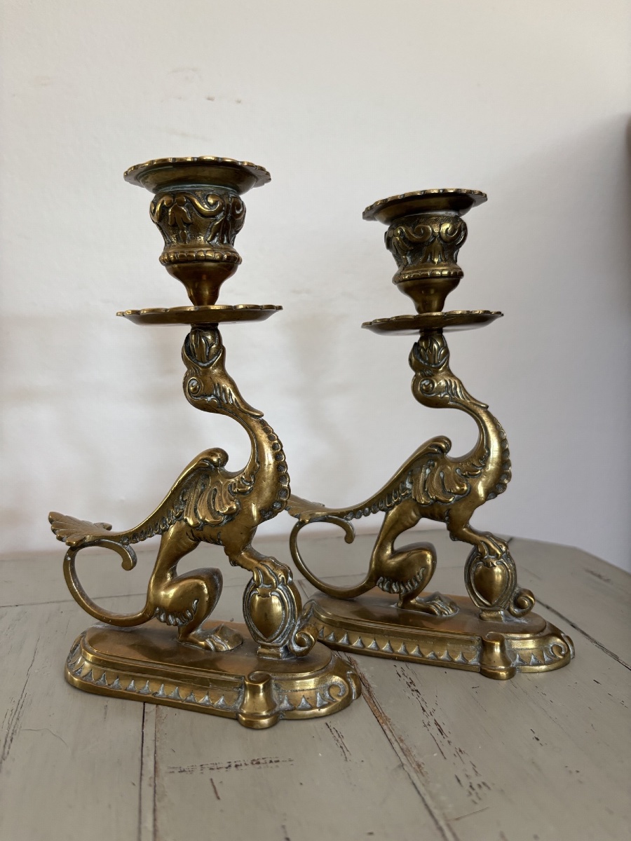 Ancienne paire bougeoirs aux dragons ou griffins époque XIX eme siècle bronze doré monogramme