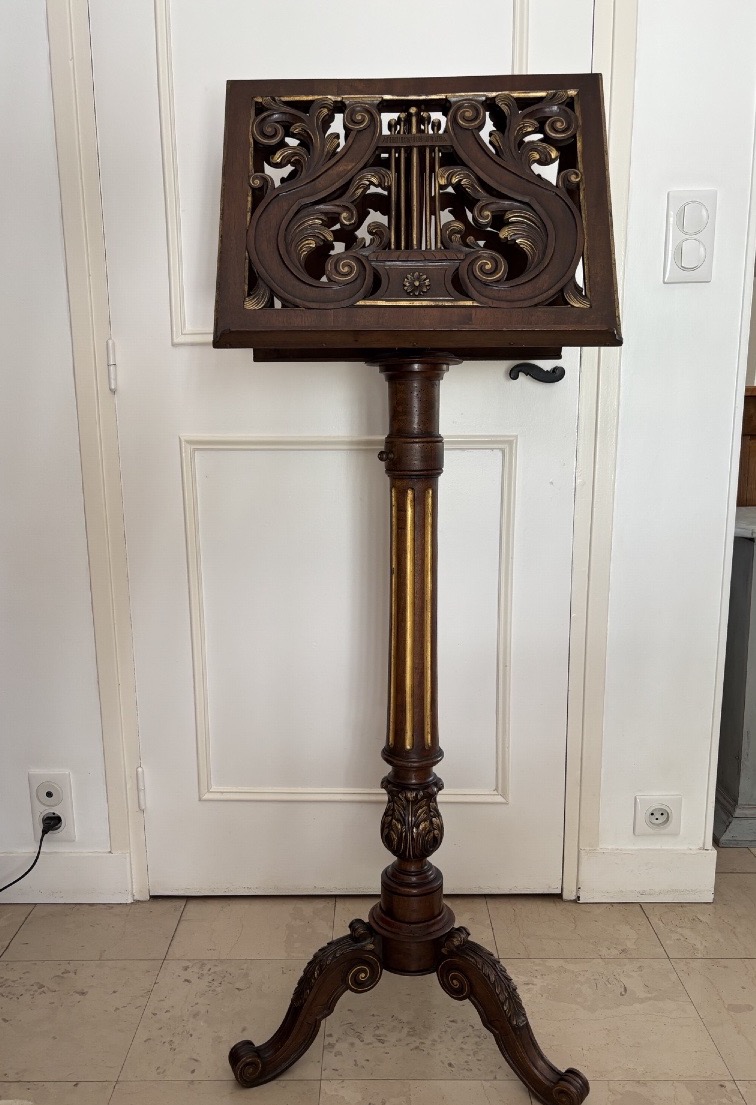 Antique Mahogany Music Stand For Duet Performers From The 19th Century, Featuring Musical Motifs And Gilded Woodwork