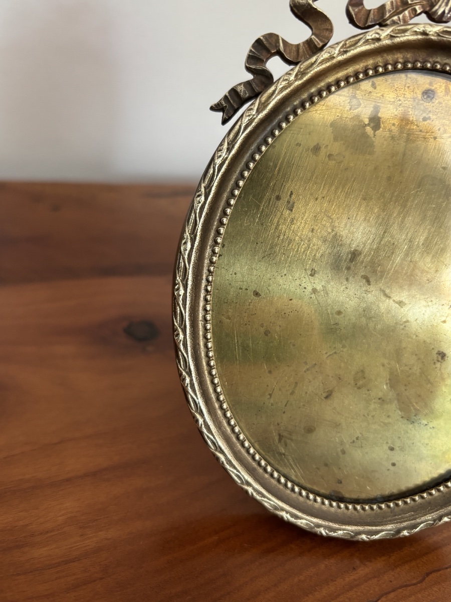 Antique Small Oval Frame Made Of Chiseled Bronze From The Late 19th Century, Featuring A Miniature Photograph Of Napoleon III-photo-3