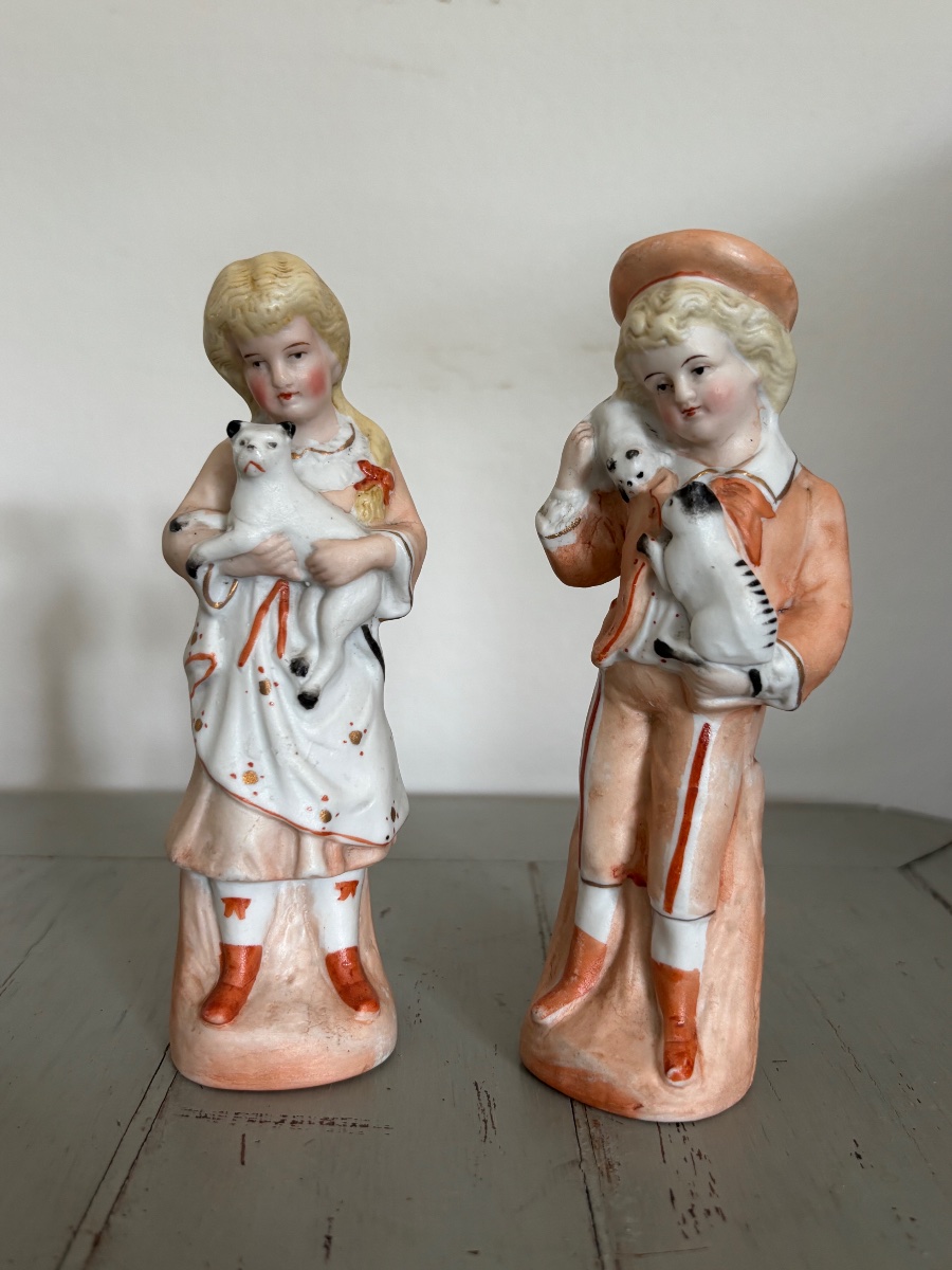Chats et chiens, paire de biscuits anciens fin du XIX eme siècle biscuit de porcelaine