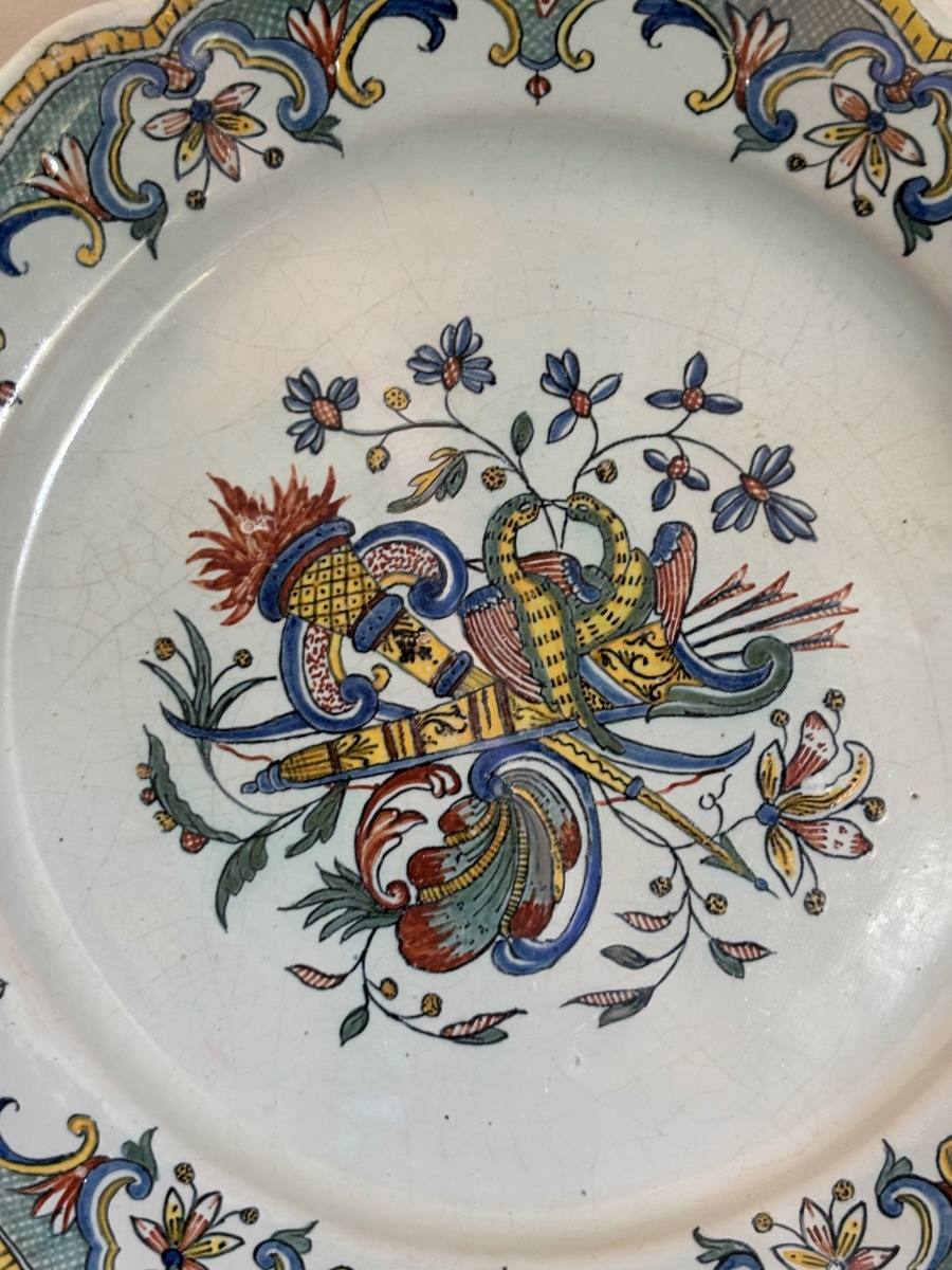 Antique Large 19th-century Earthenware Dish From Desvres, Rouen, Decorated With A Quiver And Snakes-photo-2