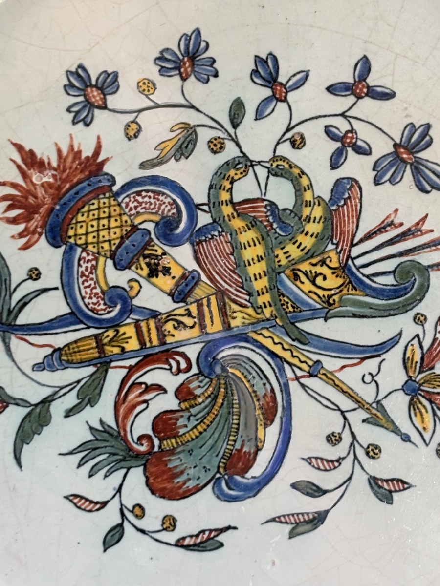 Antique Large 19th-century Earthenware Dish From Desvres, Rouen, Decorated With A Quiver And Snakes-photo-2