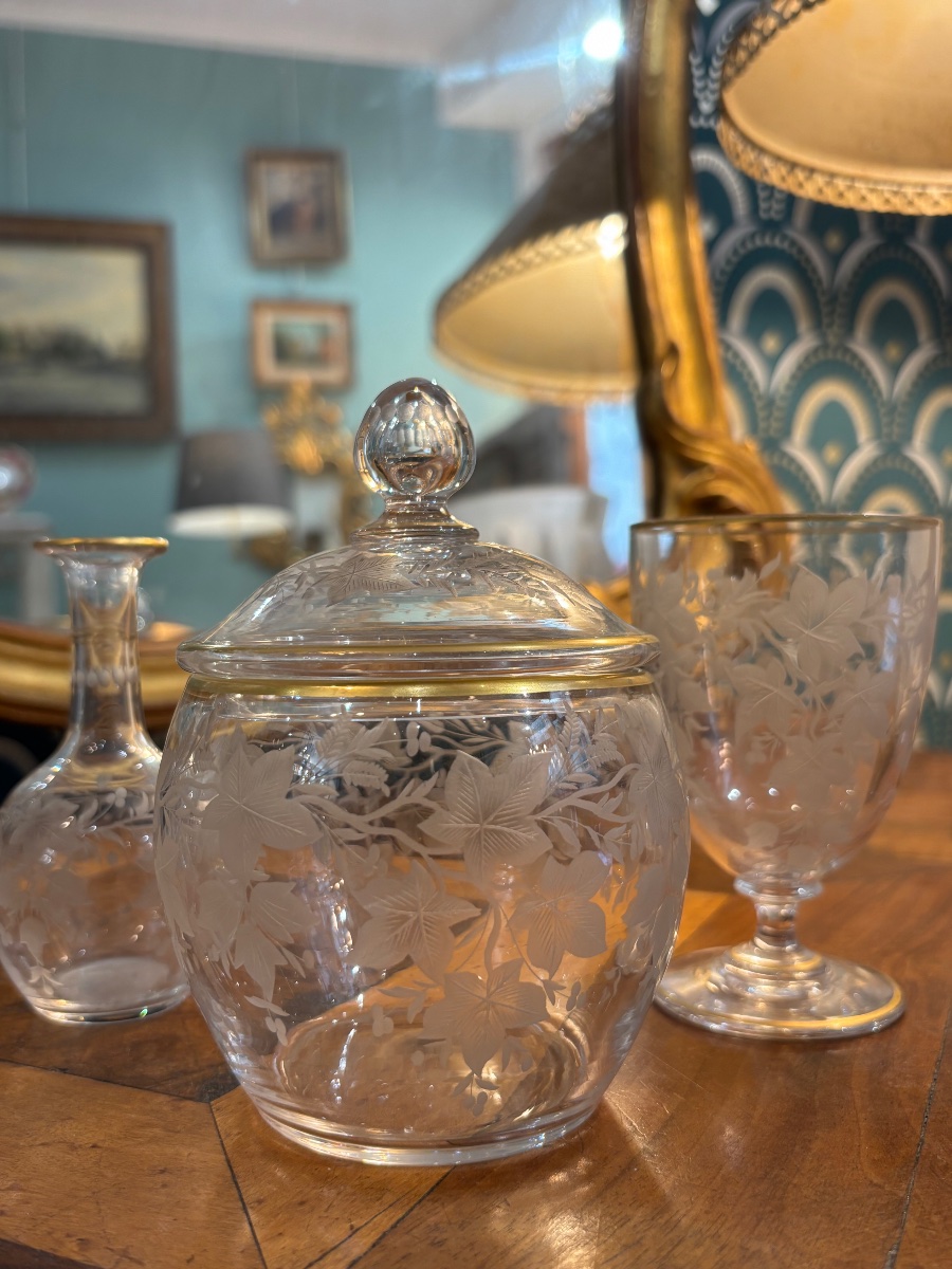 Partie de service de nuit en Baccarat Bonbonniere verre et fiole en cristal gravé vers 1900-photo-2