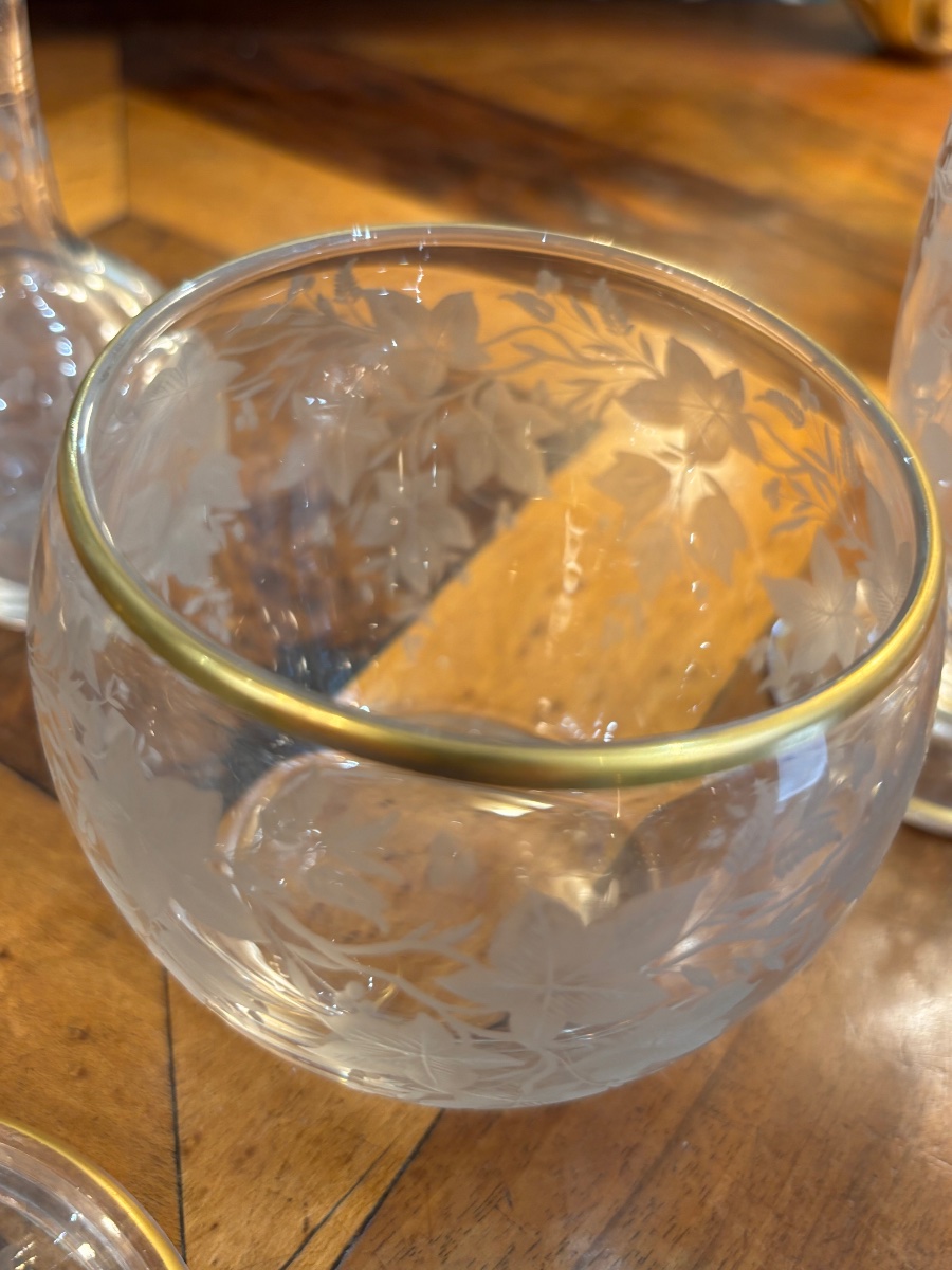 Partie de service de nuit en Baccarat Bonbonniere verre et fiole en cristal gravé vers 1900-photo-2