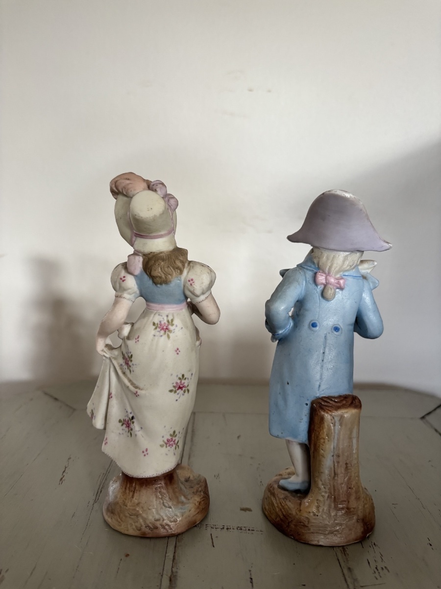 A Small, Antique Pair Of Porcelain Figurines: The Incredible 19th-century Pieces-photo-3