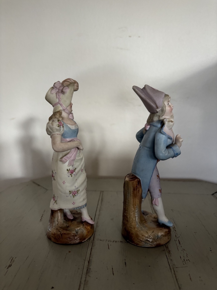 A Small, Antique Pair Of Porcelain Figurines: The Incredible 19th-century Pieces-photo-4