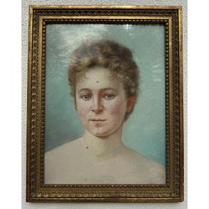 Ancien Tableau Au Pastel, Portrait De Jeune Femme Au Chignon Tout Début XX Eme
