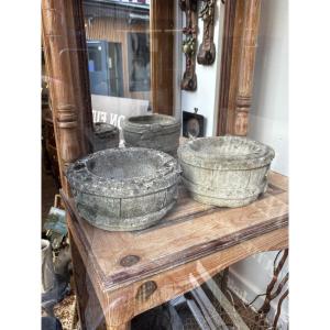 Ancienne paire de petits pots ou bassin de jardin en pierre reconstituée milieu XX eme 