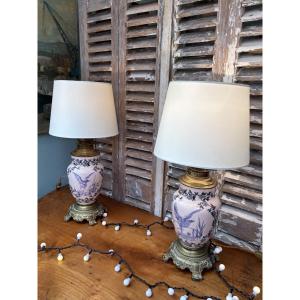 Antique Pair Of Fine Earthenware Lamps From The Late 19th Century, Decorated With Birds
