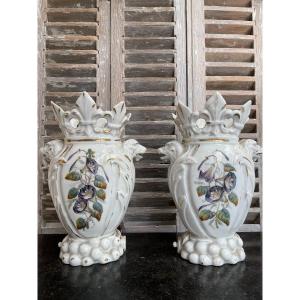 Paire De Grands Vases  Porcelaine De Paris à La Fleur De Lys XIX Eme Et Décor Lion couronne 